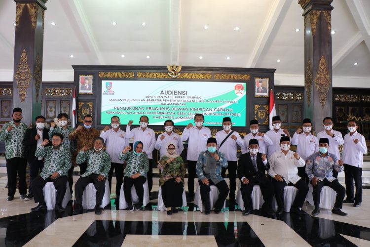 DPC Papdesi Jombang Dikukuhkan di Pendopo