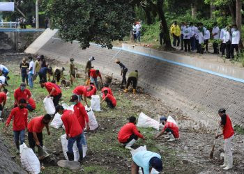 Bupati Mundjidah Canangkan Program “Resik Kaliku”