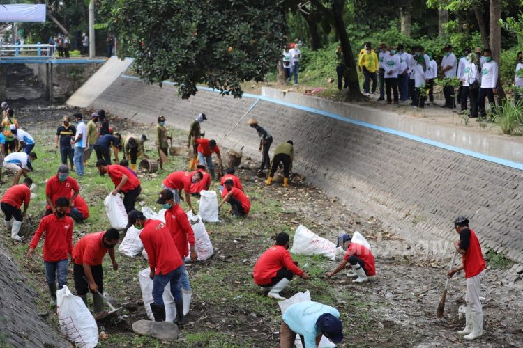 Bupati Mundjidah Canangkan Program “Resik Kaliku”