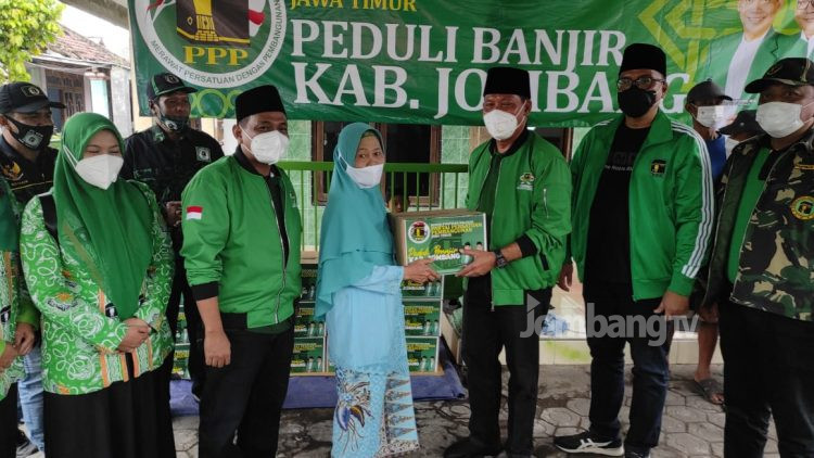 Peduli Banjir Bandarkedungmulyo, PPP Jatim Berikan Sembako dan Obat obatan