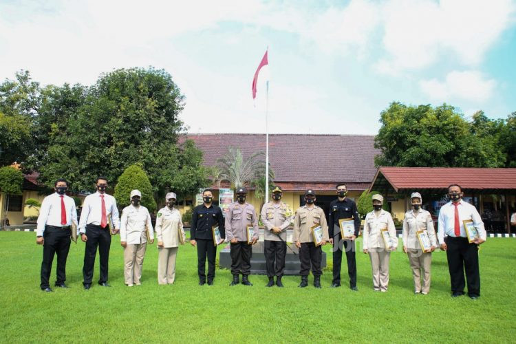 Kapolres Jombang Berikan Reward Anggota Berprestasi