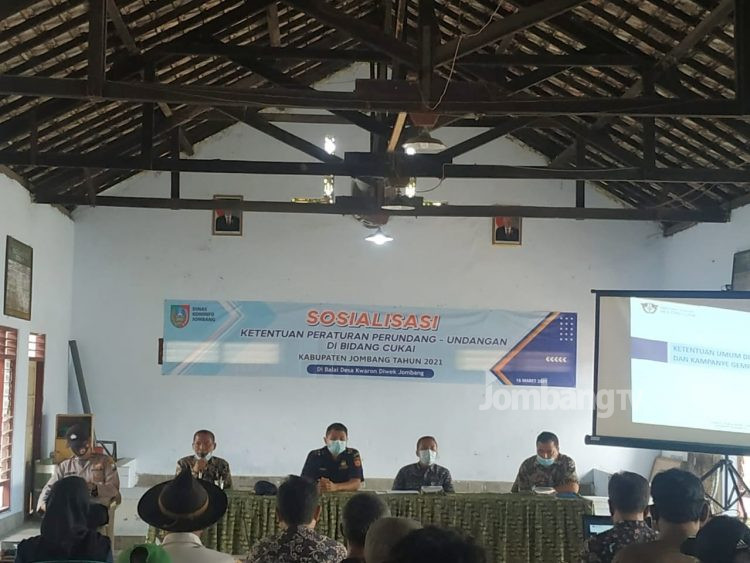 Diskominfo Jombang Berikan Pencerahan Masyarakat Perangi Rokok Illegal