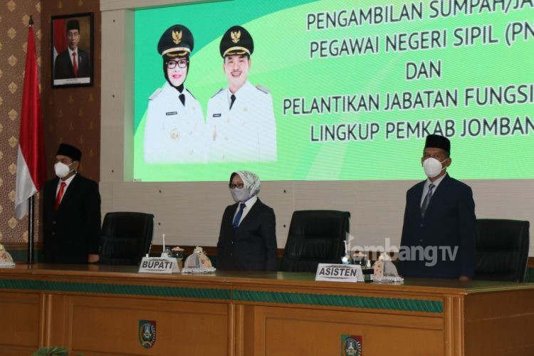 Bupati Jombang Lantik 23 Pejabat Fungsional dan Ambil Sumpah 422 PNS