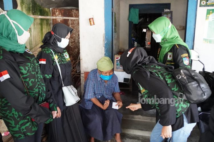 Hari Kartini, Srikandi GPK Jombang Lakukan Aksi Sosial