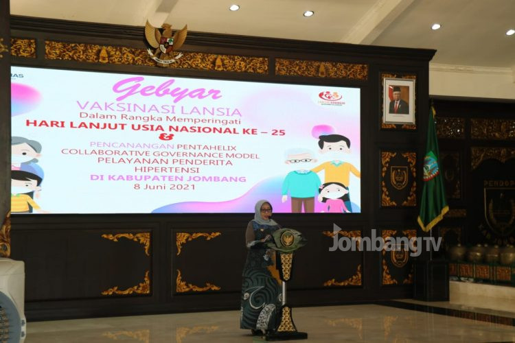 Bupati Jombang Buka Gebyar Vaksinasi Lansia Dalam Rangka Hari Lanjut Usia Nasional ke- 25