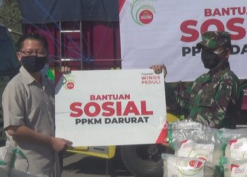Korem 082/CPYJ dan Yayasan Wings Peduli Gelontor Bansos Beras 267 Ton Pada Warga Terdampak PPKM Darurat