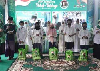 PPP Jombang Salurkan Bantuan Sembako untuk Warga Terdampak Covid-19