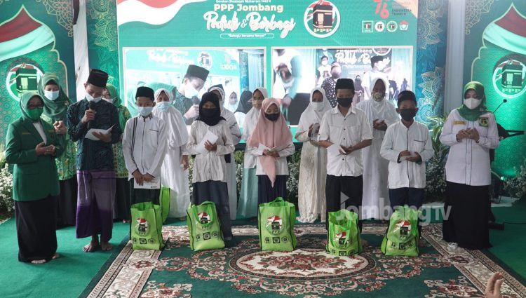 PPP Jombang Salurkan Bantuan Sembako untuk Warga Terdampak Covid-19