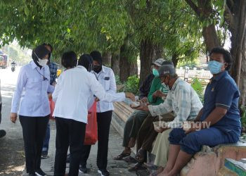 Membeli dan Memberi, Kegiatan Rutin Polwan Polres Jombang Untuk Memutar Roda Perekonomian Masyarakat