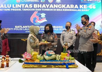 Peringati Hari Lalu Lintas Bhayangkara ke 66, Polres Jombang Gelar Vaksinasi dan Berikan Bantuan Sembako