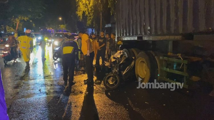 Pengendara Motor Tewas Tabrak “Pantat” Truk Trailer