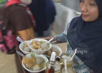 Bakso Nuklir Mojowarno Ini Mendamaikan, Sehari Bisa “Ngebom” Ribuan Pengunjung