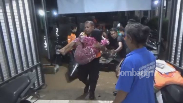 Banjir di Jombang Meluas, Ketinggian Air Capai 2 Meter