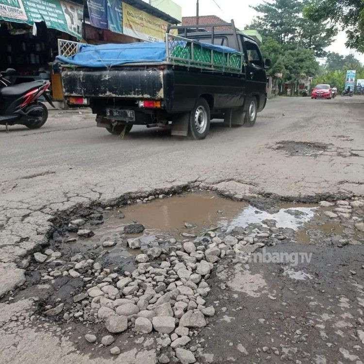 Ruas Jalan Kabupaten Jombang Banyak yang Rusak, Kerap Timbulkan Kecelakaan