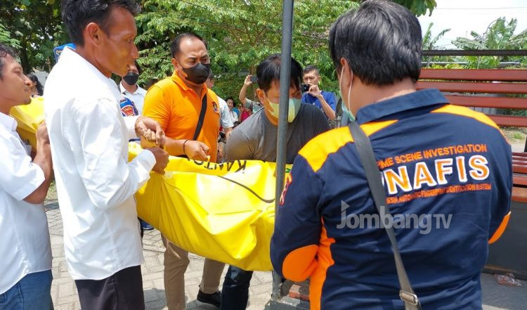 Geger Perempuan Ditemukan Tewas di Sungai Turipinggir
