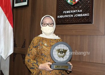 Pemkab Jombang Raih Bea Cukai Kediri Award Sebagai Pengelola DBHCHT Terbaik 2021