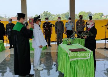 Bupati Jombang Lantik Kepala Desa Antar Waktu Desa Pagerwojo Perak