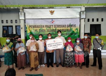 Wabup Sumrambah Serahkan Sembako Gratis dari PT. CJI untuk Masyarakat