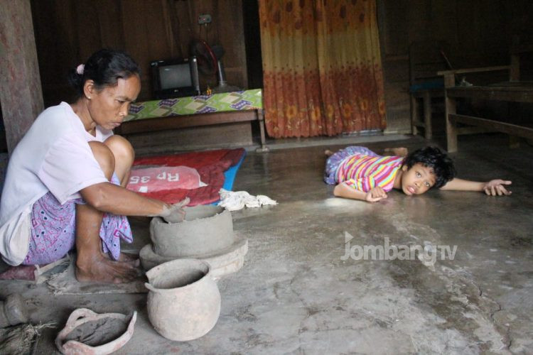Anak Penjual Gerabah Alami Gangguan Syaraf Otak, Butuh Bantuan