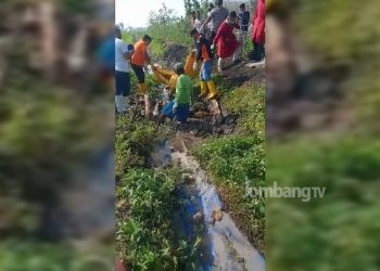 Mayat Pria di Dalam Selang Air Irigasi Gegerkan Warga Megaluh