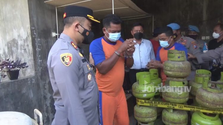 Pabrik Pengoplosan LPG 3 Kilogram di Gerebek Polisi