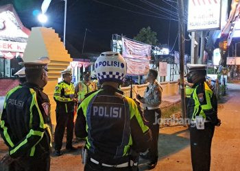Satlantas Polres Jombang Lakukan Pengetatan Lokasi Teror Pelemparan Kaca Truk,di Jombang