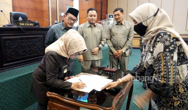 Tiga Raperda Usulan Pemkab Jombang Disahkan Jadi Perda