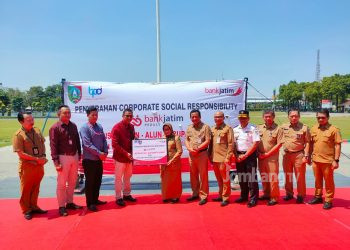 Bupati Jombang Resmikan Fasilitas Upacara di Alun Alun CSR Bank Jatim