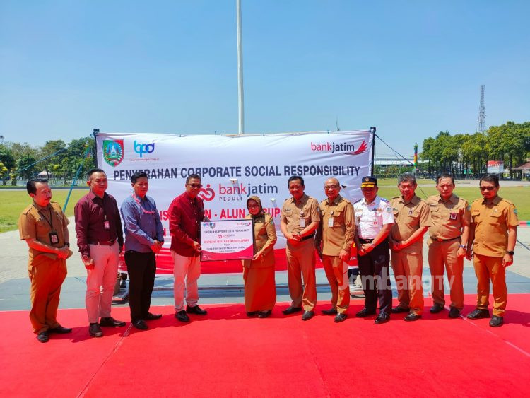 Bupati Jombang Resmikan Fasilitas Upacara di Alun Alun CSR Bank Jatim