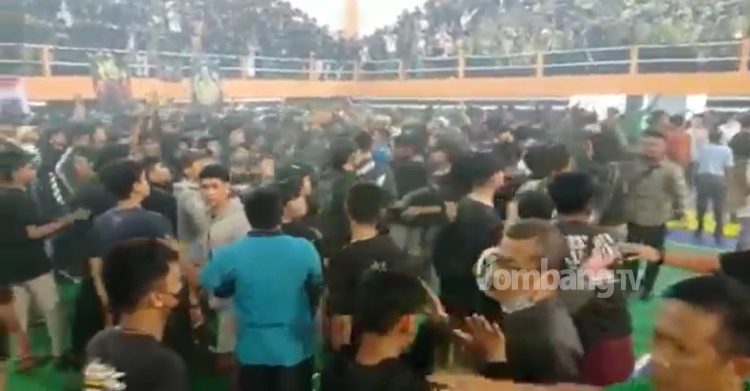 Pertandingan Bola Voli Antar Pelajar SMA/Sederajat Piala Bupati Jombang, Ricuh
