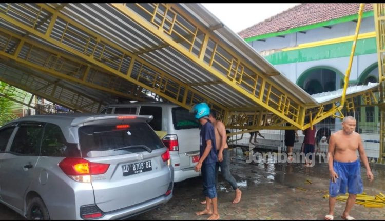 Dua Desa di Mojowarno Rusak Dihempas Angin Puting Beliung
