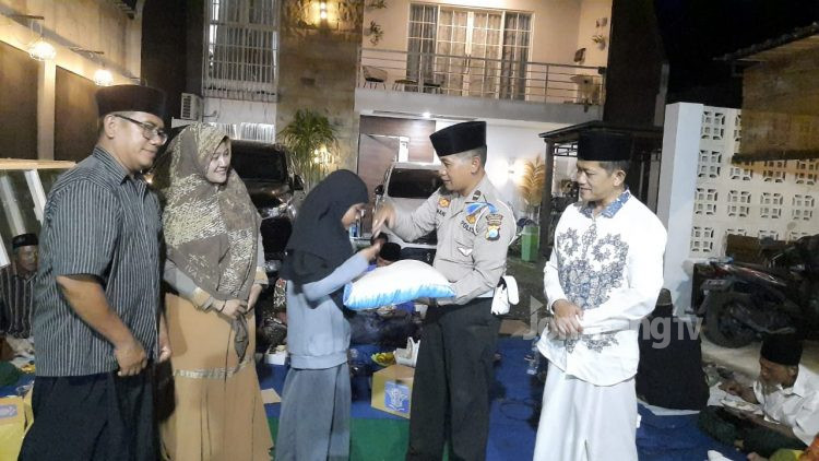 Peringati Maulid Nabi, Polisi Berbagi Dengan Anak Yatim