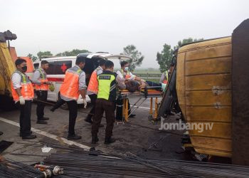 Dua Truk Terlibat Kecelakaan di Tol Jombang, Dua Orang Luka