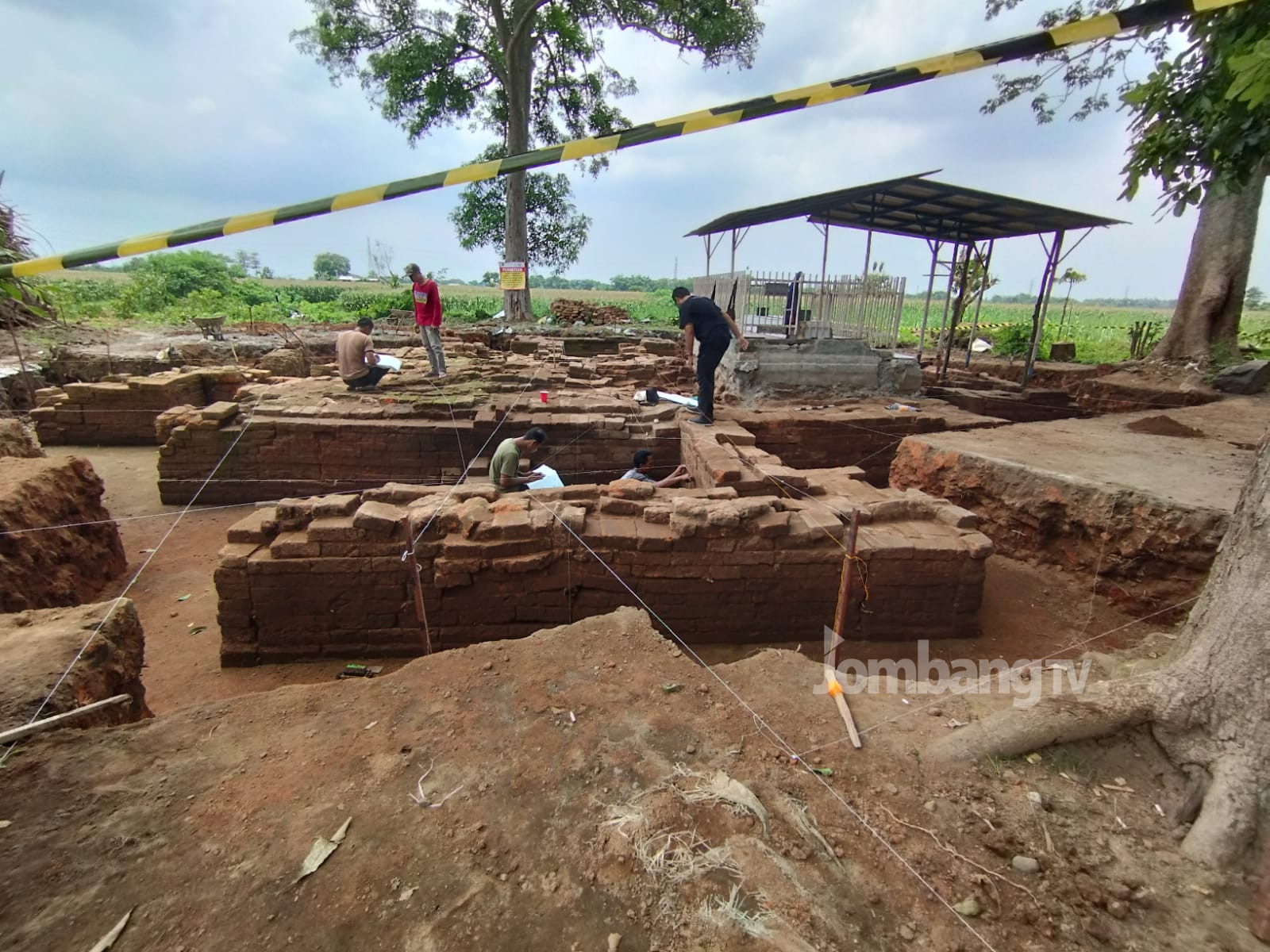 Arkeolog Temukan Fragmen Arca Di Situs Mbah Blawu Jombang TV