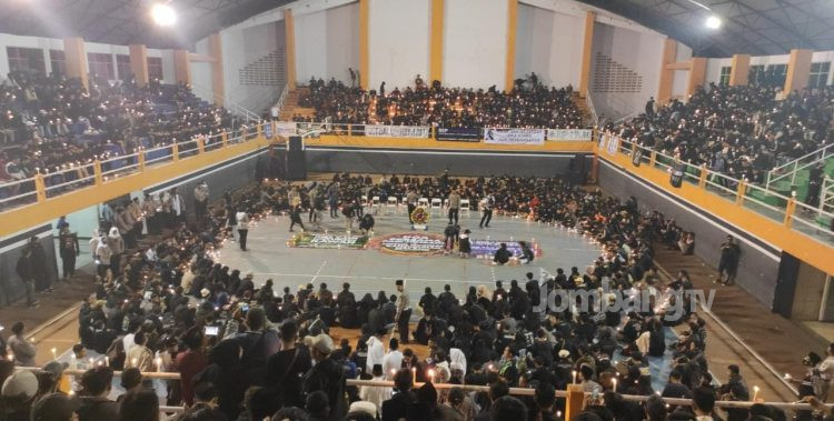 Suporter dan Polisi Gelar Aksi Keprihatinan dan Doa Bersama Tragedi Kanjuruhan