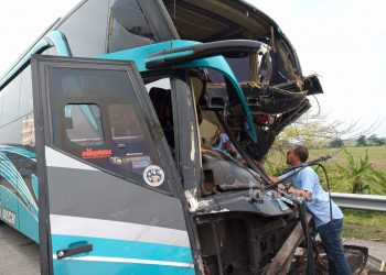 Hendak Menuju Bali, Bus Rombongan Pelajar SMK Nganjuk Tabrak Truk di Tol Jombang, 1 Tewas 4 Luka Berat