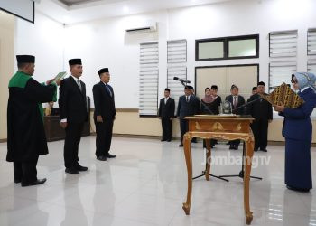 Bupati Mundjidah Lantik Kepala Dinas Kominfo dan Perkim