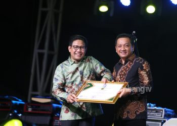 Pemkab Jombang Terima Penghargaan Hari BUM Desa