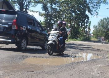 Proyek Rehabilitasi Jalan Ruas Kabuh-Tapen Tinggal Tanda Tangan Kontrak