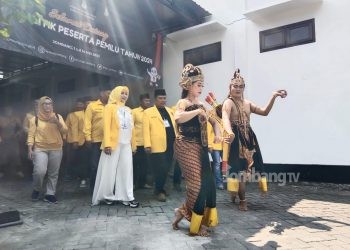 Rama dan Shinta Kawal Bacaleg Golkar Daftar Ke KPU