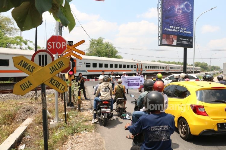 Sopir Truk Penemper KA Turangga di Perlintasan Jatipelem Dipidanakan KAI Daops 7 Madiun