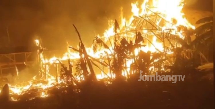 Kandang Terbakar, 8 Ribu Ekor Ayam Mati Terpanggang