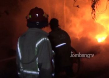 Lupa Matikan Sisa Pembakaran, Tempat Usaha Barang Bekas Terbakar