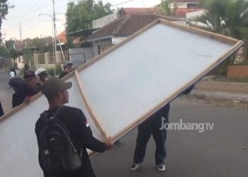 Curi Start Kampanye, Ratusan APK Caleg Dipreteli