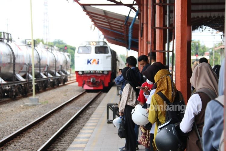 Keterlambatan KA Akibat Longsor di Daop 5  Purwokerto, KAI Memohon Maaf