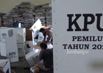 Efisiensi Waktu KPU Jombang Mulai Rakit Kotak Suara
