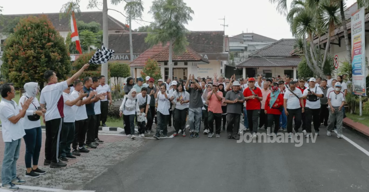HPN, Polres Jombang dan Jurnalis Jalan Sehat Bersama, Berhadiah Sepeda Motor