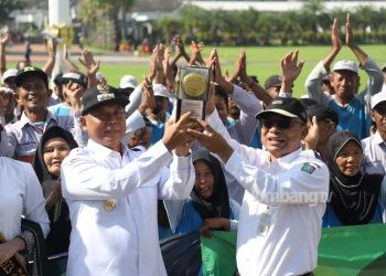 Piala Adipura HPSN Diarak Keliling Kota Jombang