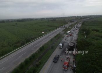 Pecah Ban Bus Pahala Kencana Hangus Terbakar di KM 705 A Tol Jomo