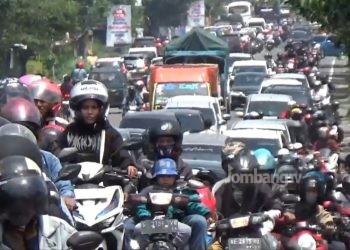 Lebaran Hari Keempat Arus Balik Jalur Arteri Jombang Padat Merayap